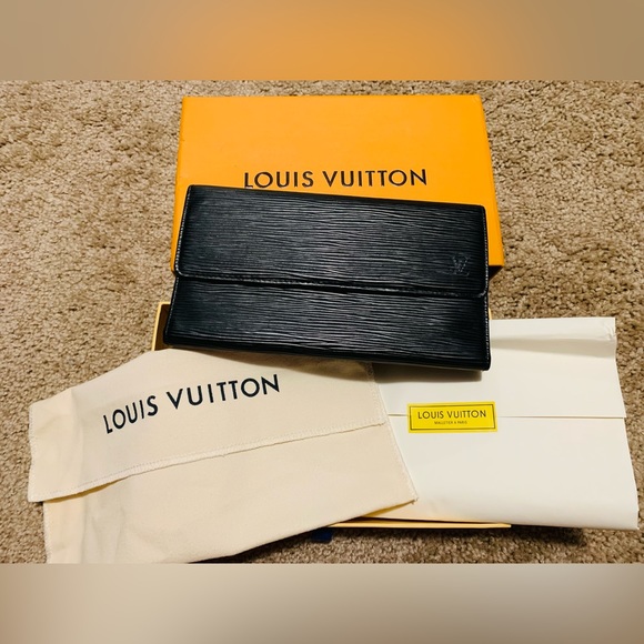 Louis Vuitton Black wallet. Comes with box, dust bag and paper - Picture 3 of 12
